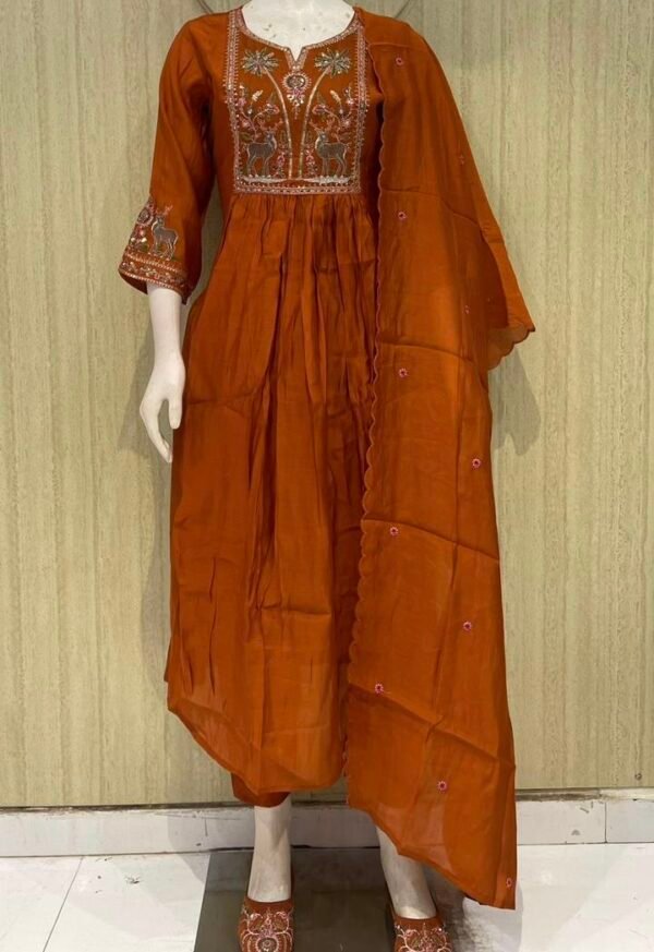 mul chanderi suit set with  Handwork jutti set