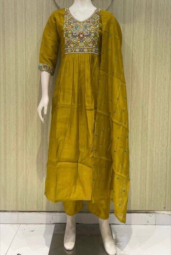 66d65537-c42f-47eb-8a51-753beb64d94e-2 mul chanderi suit set with crape lining