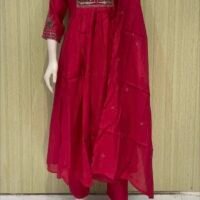 mul chanderi suit set with  Handwork jutti set