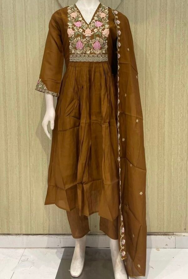 9fc5f7fe-11f2-41e6-96fb-a10eee40ee91 mul chanderi suits with crape lining