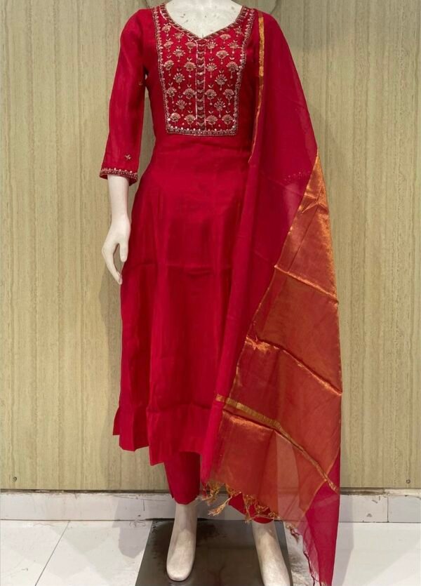 dd91942a-eeda-4c67-982f-200f8782dd02 Premium party ware chinon kurti set with cotton lining with Zari dupatta